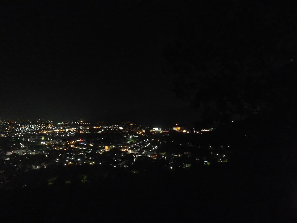 Khao Rang Place Phuket Eksteriør billede